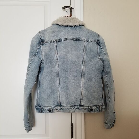 Levi’s Warm faux Sherpa Light Wash Denim Jacket - Picture 3 of 7